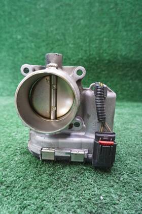 Ds7e8f991bb Ford 2016 Edge 2.0l Throttle Body Oem