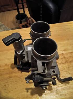 E7tz9e936c Ford Throttle Body Oem 5.0 /351w 88/96 Ready To Run No. E7tz9e936 C