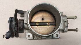 F81z9e926ba Ford Trucks 1999 - 2004 F250 Super Duty Pickup 5.4l Throttle Body Valve Assembly Used