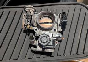 B61p-13-640 Mazda 90-93 Miata Mx5 1.6l Na6 Throttle Body With Tps And Iacv Mt