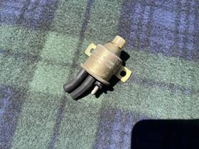 720649.00 Mercedes-benz W123 C123 300cd Idle Control Valve