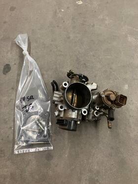 Md304543 Mitsubishi 1994-1995 Montero Throttle Body Oem Used Part 3.5l V6 382k Miles