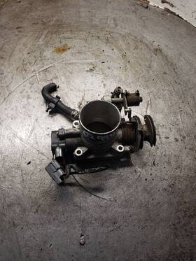 1611838u13 Nissan Throttle Body Automatic Transmission Fits 99 Infiniti I30 1263483