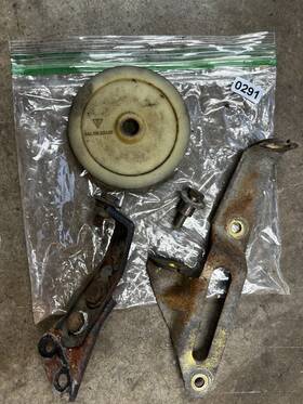 944110222 Porsche 944s 944 S Throttle Body Hardware Roller Bracket Deflection Support