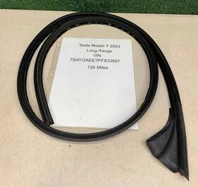 1497678-00-c Tesla 2020-2023 Model Y Right Passenger Side Body Header Seal Oem