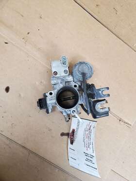 337-60537 Toyota Throttle Body Valve Assembly 4 Cylinder Fits 97-00 Camry