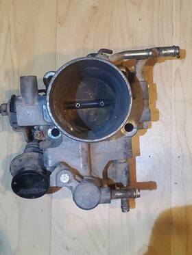 2221035270 Toyota 9b20 1989 - 1990 Pick Up M/t 22re 4 Cyl 2.4l Throttle Body