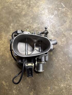 Volkswagen 037133063ad Vw Mk1 Rabbit Cabriolet 1.8 8v Throttle Body Oem